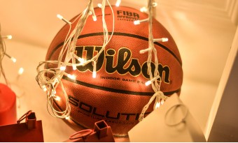 Баскетбольный клуб "Авантаж-Политехник" поздравляет вас с наступающим Новым Годом ! 